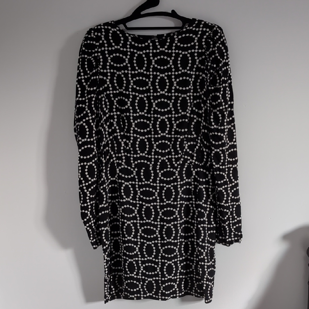 H&M Black and White Circle Pattern Long Sleeve Dress